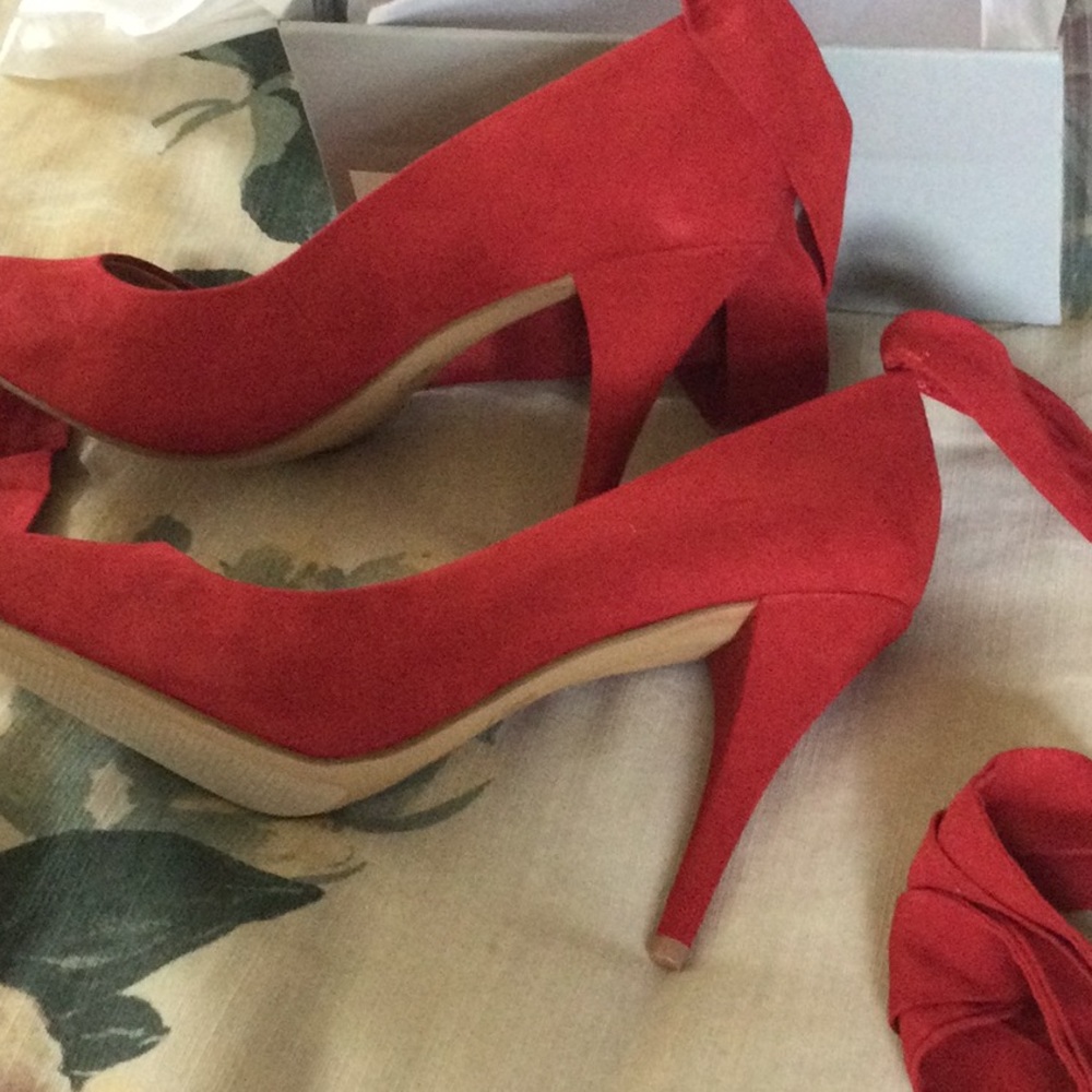 JLO Lipstick Red Rena Pump - Picture 8 of 9